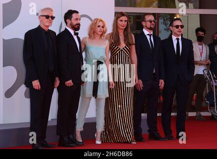 VENEDIG, ITALIEN - SEPTEMBER 03: Paul Webster, Regisseur Pablo Larraín, Kristen Stewart, Janine Jackowski, Jonas Dornbach und Juan de Dios Larraín Stockfoto