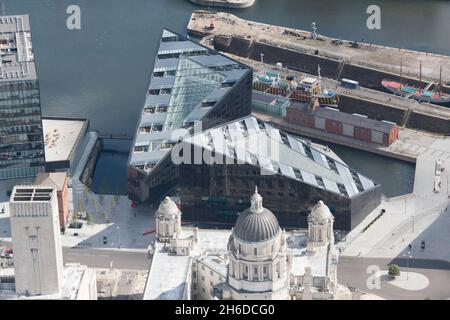 Mann Island Gebäude, Bürogebäude am Ufer zwischen dem Port of Liverpool Gebäude und dem Albert Dock, Liverpool, 2015. Stockfoto