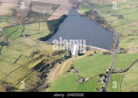 BAITINGS Reservoir, in der Nähe von Ripponden, West Yorkshire, 2019. Das BAITINGS Reservoir wurde 1956 gebaut, um Wakefield mit Wasser zu versorgen. Es liegt im Tal des Flusses Ryburn. Stockfoto