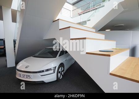 Potsdam, Deutschland. November 2021. Blick auf einen Designentwurf im Volkswagen Design Center. Das 2005 eröffnete Volkswagen Design Center am Tiefen See ist nach der Restrukturierung die weltweit größte Werkstatt des Konzerns für die Zukunft. Wissenschaftler arbeiten hier an der Entwicklung von selbstfahrenden Autos. Quelle: Jörg Carstensen/dpa/Alamy Live News Stockfoto