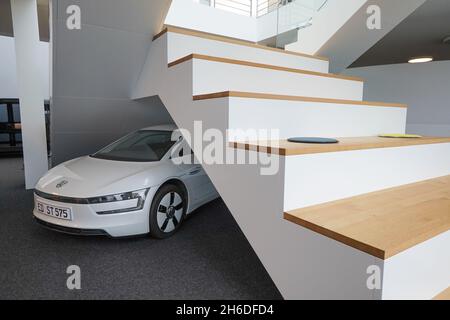 Potsdam, Deutschland. November 2021. Blick auf einen Designentwurf im Volkswagen Design Center. Das 2005 eröffnete Volkswagen Design Center am Tiefen See ist nach der Restrukturierung die weltweit größte Werkstatt des Konzerns für die Zukunft. Wissenschaftler arbeiten hier an der Entwicklung von selbstfahrenden Autos. Quelle: Jörg Carstensen/dpa/Alamy Live News Stockfoto