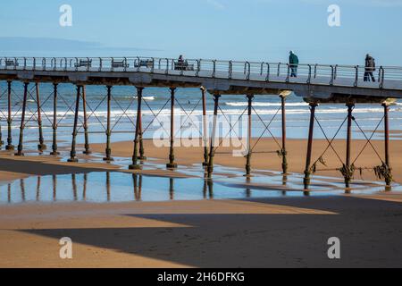 Der viktorianische Pier am Strand von Saltburn-by-the-Sea, North Yorkshire, England Stockfoto