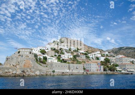 Hydra, oder Ydra oder Idra ist eine der Saronischen Inseln Griechenlands, die sich in der Ägäis zwischen dem Myrtoan-Meer und dem Argolischen Golf befindet. Es ist separat Stockfoto