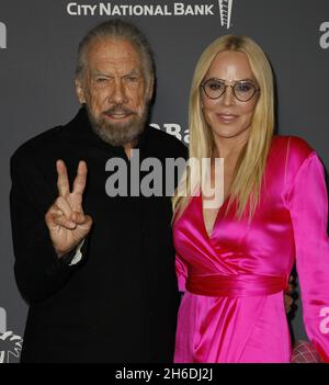 WEST HOLLYWOOD, KALIFORNIEN - 13. NOVEMBER: John Paul Jones DeJoria, Eloise Broady DeJoria nimmt an der 10-jährigen Baby2Baby Gala Teil, die Paul Mitchell am 13. November 2021 im Pacific Design Center in West Hollywood, Kalifornien, moderiert hat. Foto: Crash/imageSPACE/MediaPunch Stockfoto