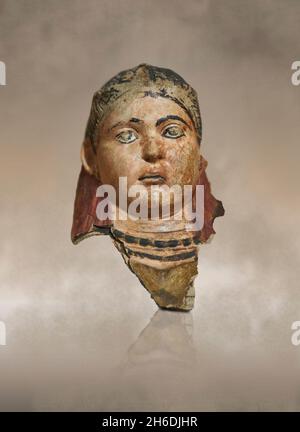 Totenmaske aus römisch-ägyptischem Gips, 100 - 150 n. Chr., Cheikh Ibada, Antinopolis. Louvre Museum AF6704. Mama Porträt eines Mädchens. Die Polychromie ist parti Stockfoto