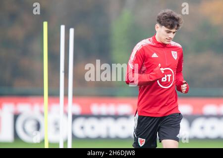 Hensol, Wales, Großbritannien. November 2021. Dan James während des Trainings der walisischen Fußballnationalmannschaft im Wale Resort vor dem letzten Gruppenqualifikationsspiel der Mannschaft zur Weltmeisterschaft 2022 gegen Belgien. Gareth Bale nahm nicht an der Sitzung Teil. Kredit: Mark Hawkins/Alamy Live Nachrichten Stockfoto