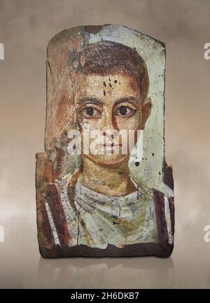 Porträt der römisch-ägyptischen Mumie, 100 - 199 n. Chr., Antinopolis. Louvre Museum E 12570. Mama Porträt eines jungen Mannes, kurze Haare und Tunika. Das Portr Stockfoto