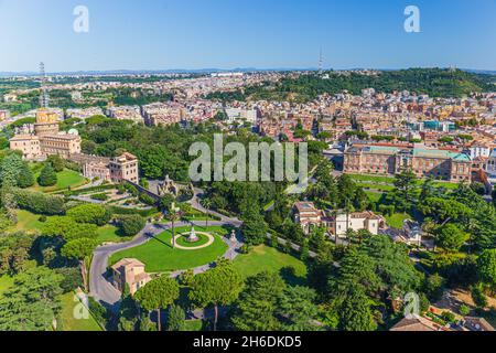 Panoramablick auf die Vatikanischen Gärten in Rom, Italien Stockfoto