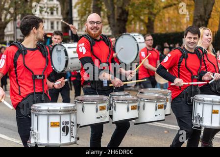 Trommler führen den DLA-Piper-Festwagen bei der Lord Mayor's Show, Parade, Prozession, London, Großbritannien Stockfoto