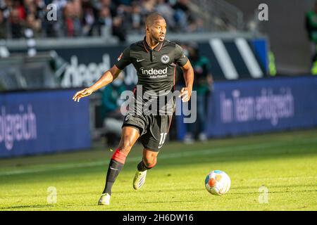 Almamy TOURE (F) in Aktion mit Ball; Fußball 1. Bundesliga, 08. Spieltag, Eintracht Frankfurt (F) - Hertha BSC Berlin (B) 1: 2, am 16. Oktober 2021 in Frankfurt am Main. Die DFL-Vorschriften verbieten die Verwendung von Fotos als Bildsequenzen und/oder quasi-Video Stockfoto