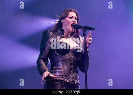 Oslo, Norwegen. November 2021. Nightwish, die finnische Symphonic Metal Band, gibt ein Live-Konzert im Oslo Spektrum in Oslo. Hier ist Sänger Floor Jansen live auf der Bühne zu sehen. (Foto: Gonzales Photo/Alamy Live News Stockfoto