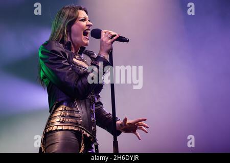 Oslo, Norwegen. November 2021. Nightwish, die finnische Symphonic Metal Band, gibt ein Live-Konzert im Oslo Spektrum in Oslo. Hier ist Sänger Floor Jansen live auf der Bühne zu sehen. (Foto: Gonzales Photo/Alamy Live News Stockfoto