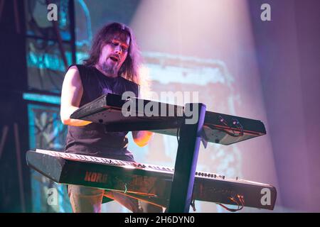 Oslo, Norwegen. November 2021. Nightwish, die finnische Symphonic Metal Band, gibt ein Live-Konzert im Oslo Spektrum in Oslo. Hier ist der Musiker Tuomas Holopainen live auf der Bühne zu sehen. (Foto: Gonzales Photo/Alamy Live News Stockfoto