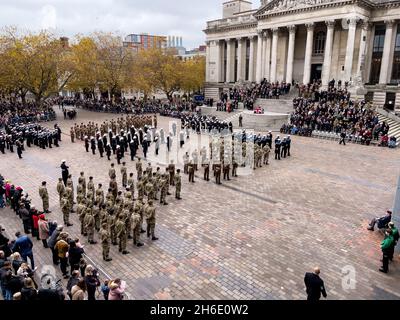 Gedenksonntag, 2021 Uhr auf dem Portsmouth Guildhall Square Stockfoto