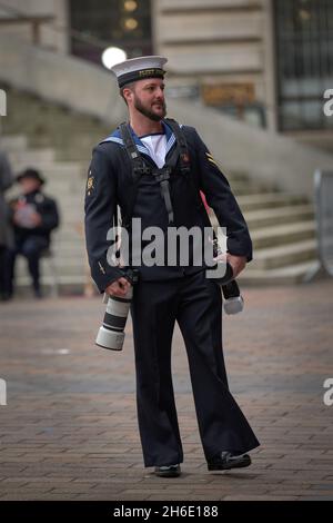 Gedenksonntag, 2021 Uhr auf dem Portsmouth Guildhall Square Stockfoto