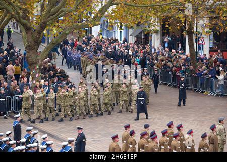 Gedenksonntag, 2021 Uhr auf dem Portsmouth Guildhall Square Stockfoto