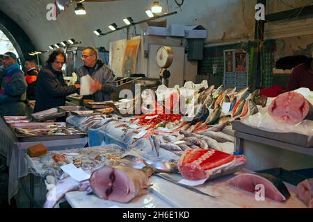 Fischmarkt Piazza Alonzo di Benedetto Catania Sizilien Italien frischer Fisch Mittelmeer Stockfoto