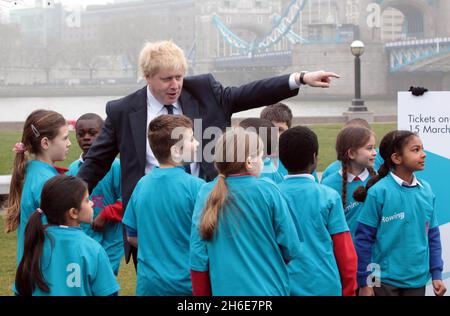 Die legendären Olympiateilnehmer Nadia Comaneci, Carl Lewis und Rebecca Adlington haben sich heute Morgen mit SebCoe und Boris Johnson bei einer Fotoveranstaltung in London zusammengetan, um genau 500 Tage vor der Eröffnungszeremonie von London 2012 und dem Tag zu markieren, an dem der Bewerbungsprozess für Tickets für die Olympischen Spiele eröffnet wird Stockfoto