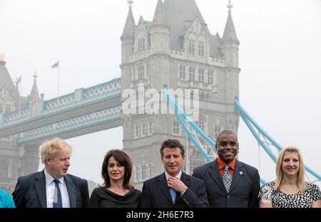 Die legendären Olympiateilnehmer Nadia Comaneci, Carl Lewis und Rebecca Adlington haben sich heute Morgen mit SebCoe und Boris Johnson bei einer Fotoveranstaltung in London zusammengetan, um genau 500 Tage vor der Eröffnungszeremonie von London 2012 und dem Tag zu markieren, an dem der Bewerbungsprozess für Tickets für die Olympischen Spiele eröffnet wird Stockfoto