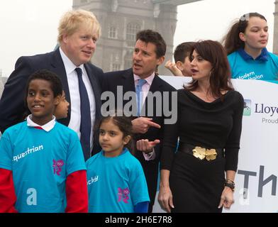 Die legendären Olympiateilnehmer Nadia Comaneci, Carl Lewis und Rebecca Adlington haben sich heute Morgen mit SebCoe und Boris Johnson bei einer Fotoveranstaltung in London zusammengetan, um genau 500 Tage vor der Eröffnungszeremonie von London 2012 und dem Tag zu markieren, an dem der Bewerbungsprozess für Tickets für die Olympischen Spiele eröffnet wird Stockfoto