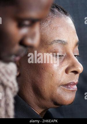 Doreen Lawrence stellte sich heute Abend vor dem Old Bailey in London vor, nachdem Gary Dobson und David Norris für schuldig befunden wurden, 1993 ihren Sohn Stephen Lawrence in Eltham ermordet zu haben. Stockfoto