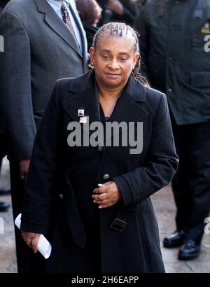 Doreen Lawrence stellte sich heute Abend vor dem Old Bailey in London vor, nachdem Gary Dobson und David Norris für schuldig befunden wurden, 1993 ihren Sohn Stephen Lawrence in Eltham ermordet zu haben. Stockfoto