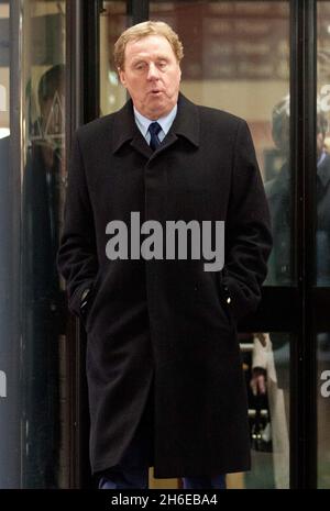 Harry Redknapp verlässt heute Nachmittag das Southwark Crown Court, nachdem er für nicht der Steuerhinterziehung schuldig befunden wurde. Stockfoto