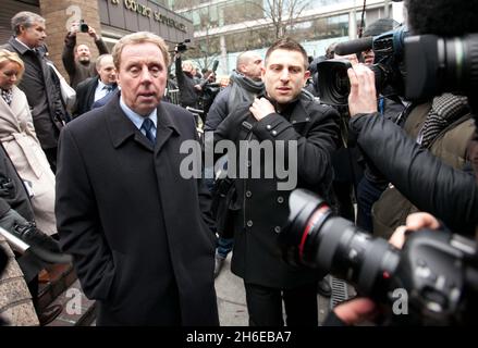 Harry Redknapp verlässt heute Nachmittag das Southwark Crown Court, nachdem er für nicht der Steuerhinterziehung schuldig befunden wurde. Stockfoto