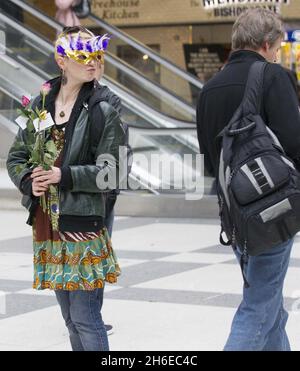 Occupy London inszeniert einen friedlichen Mayday-Protest im Bahnhof Liverpool Street in London. Stockfoto