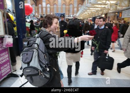 Occupy London inszeniert einen friedlichen Mayday-Protest im Bahnhof Liverpool Street in London. Stockfoto