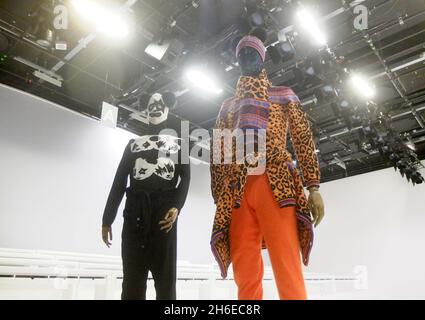 Allgemeine Ansicht der Vorbereitung für die London Collections: Men Shows. Mannequins sind Kleider von Londoner Designern, die Geschwister tragen. London Collections: Men ist eine Entwicklung des MenÃ•-Tages der London Fashion Week, der an Statur und Inhalt gewachsen ist, obwohl er außerhalb des traditionellen Herrenmode-Kalenders sitzt. Diese neue Präsentation unterstreicht sowohl die kreative und kommerzielle Bedeutung der Marken und aufstrebenden Talente von BritainÃ•als auch die reiche Kulturlandschaft, die zur Inspiration und zum Erfolg dieses Sektors beiträgt. Stockfoto