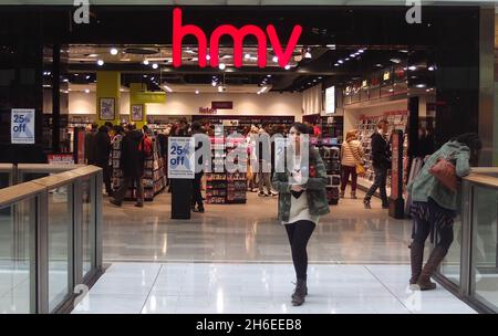 Ein Überblick über den HMV Store in Westfield in Stratford City, London. Der Unterhaltungsladen ist in die Verwaltung gegangen, wodurch 4500 Arbeitsplätze gefährdet sind. Stockfoto