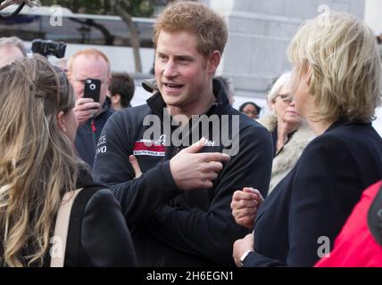 Prinz Harry nimmt an dem Spaziergang mit dem Verwundeten Virgin Money South Pole Allied Challenge 2013 Departure Event auf dem Trafalgar Square Teil. Stockfoto