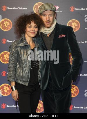 Damien Lewis und Helen McCrory kommen bei der von RB gesponserten Spendenaktion Save the Children's Night of Reggae an, die am Mittwoch, dem 12. März 2014, im Roundhouse in London stattfand, um Geld für die lebensrettende Arbeit der Wohltätigkeitsorganisation zu sammeln. Stockfoto