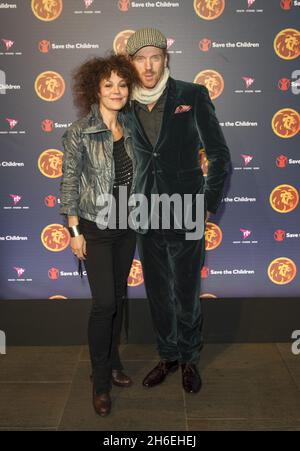 Damien Lewis und Helen McCrory kommen bei der von RB gesponserten Spendenaktion Save the Children's Night of Reggae an, die am Mittwoch, dem 12. März 2014, im Roundhouse in London stattfand, um Geld für die lebensrettende Arbeit der Wohltätigkeitsorganisation zu sammeln. Stockfoto