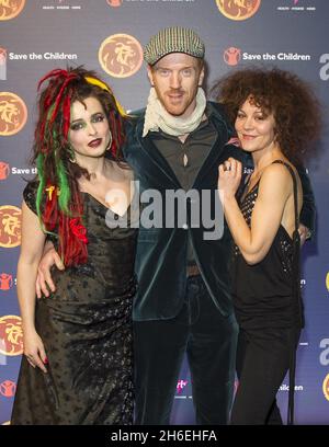 Helena Bonham Carter, Damien Lewis und Helen McCrory kommen bei der von RB gesponserten Spendenveranstaltung Save the Children's Night of Reggae an, die am Mittwoch, den 12. März 2014, im Roundhouse in London stattfand, um Geld für die lebensrettende Arbeit der Wohltätigkeitsorganisation zu sammeln. Stockfoto