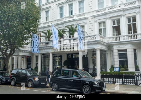 London - November 2021: Das Kensington Hotel in South Kensington, ein Luxushotel Stockfoto