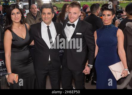 Anushka Bhasin, Manish Bhasin, Jamie Vardy und Verlobte Becky Nicholson nehmen an den British Asian Awards 2016 im Grosvenor House Hotel, London, Teil Stockfoto