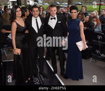 Anushka Bhasin, Manish Bhasin, Jamie Vardy und Verlobte Becky Nicholson nehmen an den British Asian Awards 2016 im Grosvenor House Hotel, London, Teil Stockfoto