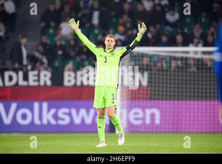 Wolfsburg, Deutschland. 11. Nov, 2021. Goalwart Manuel NEUER (GER) Geste, Geste, Fußball Laenderspiel, WM Qualification Group J Spieltag 9, Deutschland (GER) - Liechtenstein (LIE) 9: 0, am 11.11.2021 in Wolfsburg/Deutschland. â Credit: dpa/Alamy Live News Stockfoto