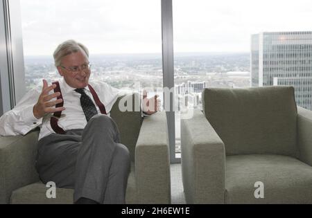 John Varley im Barclay Banks HQ in Canary Wharf, als er Chief Executive der Bank war. Barclays und John Varely wurden wegen der Geschäfte der Bank im Krisenzeitalter mit Katar angeklagt. Stockfoto