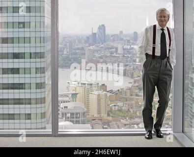 John Varley im Barclay Banks HQ in Canary Wharf, als er Chief Executive der Bank war. Barclays und John Varely wurden wegen der Geschäfte der Bank im Krisenzeitalter mit Katar angeklagt. Stockfoto