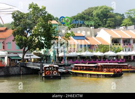 Clarke Quay ist ein historischer Kai am Flussufer in Singapur, der sich im Singapore River Planning-Gebiet befindet. Der Kai liegt stromaufwärts vom Mout Stockfoto