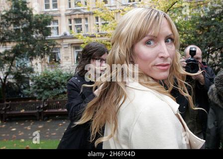 Heather Mills startet eine wohltätige Schuhauktion, die zur Unterstützung von mag (Mines Advisory Group) im Finsbury Circus in der City of London auf ebay gehen wird. Die Auktion soll ein Paar Stella McCartney High Heels im Besitz von Pamela Anderson beinhalten. Stockfoto