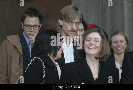 McKenzie Crook bei der Hochzeit von Lucy Davis, St Paul's Cathedral, London am 09/12/06. Stockfoto