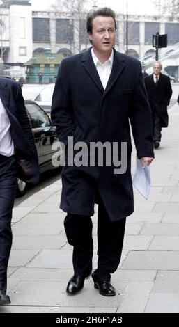 Der konservative Führer David Cameron kommt am 30. Januar 2007 zu einer Rede über die Beziehungen zwischen den Rassen im National Liberal Club in Whitehall, London. Jeff Moore/EMPICS Entertainment Stockfoto