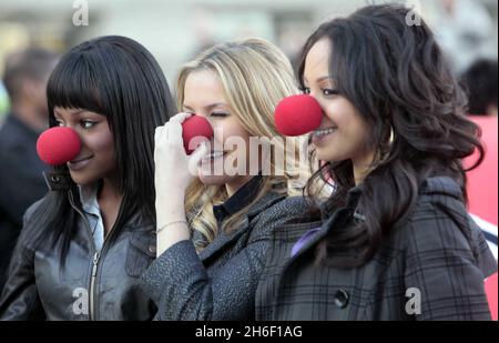 Die Sugababes, die am 31. Januar 2007 am London Eye im Zentrum von London am Start des Red Nose Day 2007 teilnahmen. Stockfoto