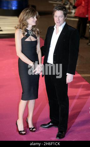 Hugh Grant und seine Freundin Jemima Khan haben sich bei der Filmpremiere von Music and Lyrics im Odeon Cinema am 05/02/07 auf dem Leicester Square in London vorgestellt. Stockfoto