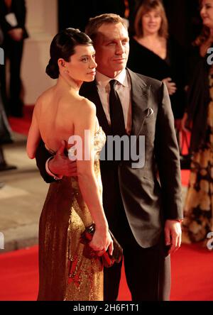 Bond-Star Daniel Craig und Freundin Satsuki Mitchell kommen am 11. Februar 2007 für die British Academy Film Awards 2007 im Royal Opera House, Covent Garden, London, an. Stockfoto