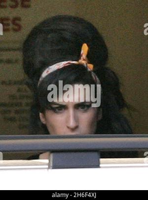 Amy Winehouse wird am Nachmittag beim Snaresbrook Crown Court in London abfotografiert, nachdem ihr Mann Blake Fielder-Civil vor Gericht aufgetreten war, nachdem er angeklagt wurde, den Kurs der Gerechtigkeit zu pervertieren. 07870209766 Stockfoto